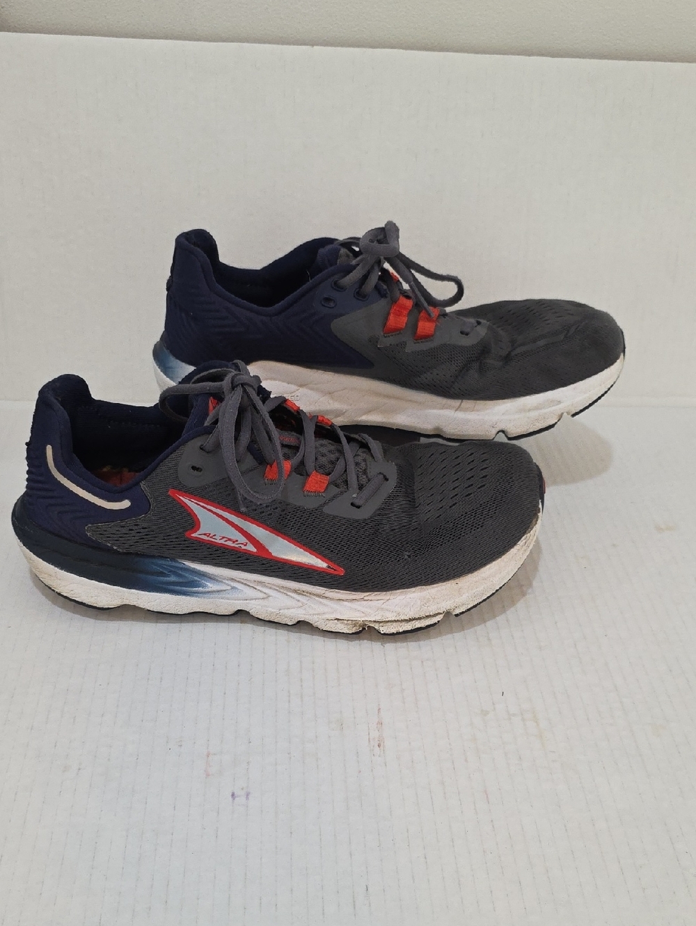 Altra Provision 7 Mens Gray Navy Running Shoes with Red Accents Size 10.5